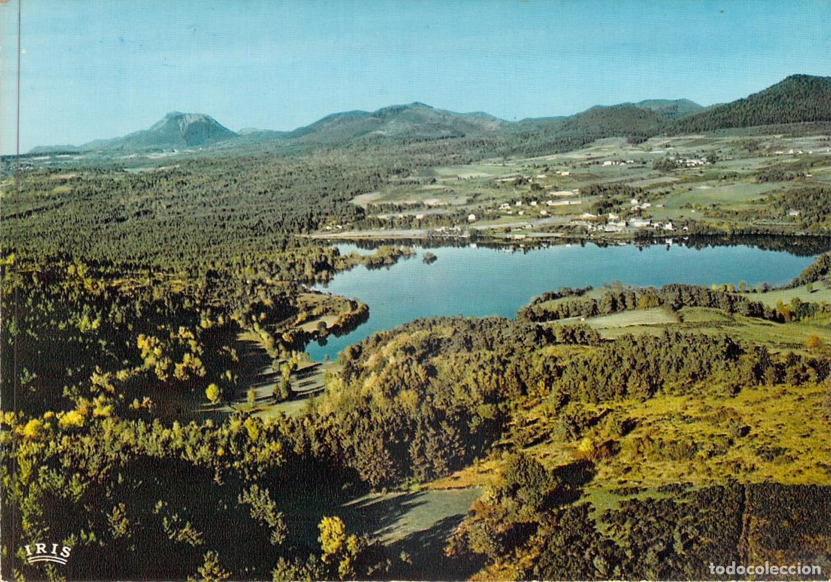 Postales: Postal de Vista A&eacute;rea del Lago de Aydat en Auvergne, Francia
