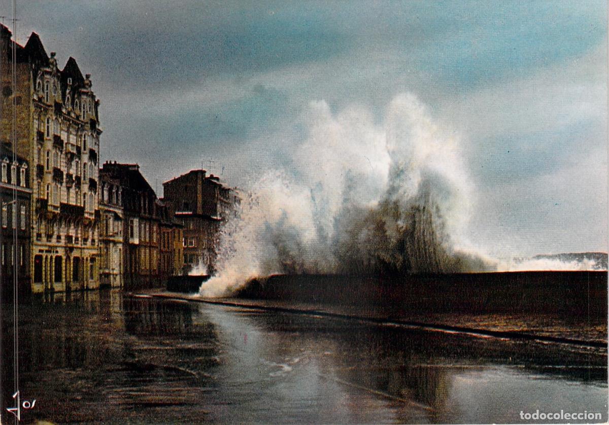 Postales: Postal de Ola Gigante en el Dique de Saint-Malo, Breta&ntilde;a