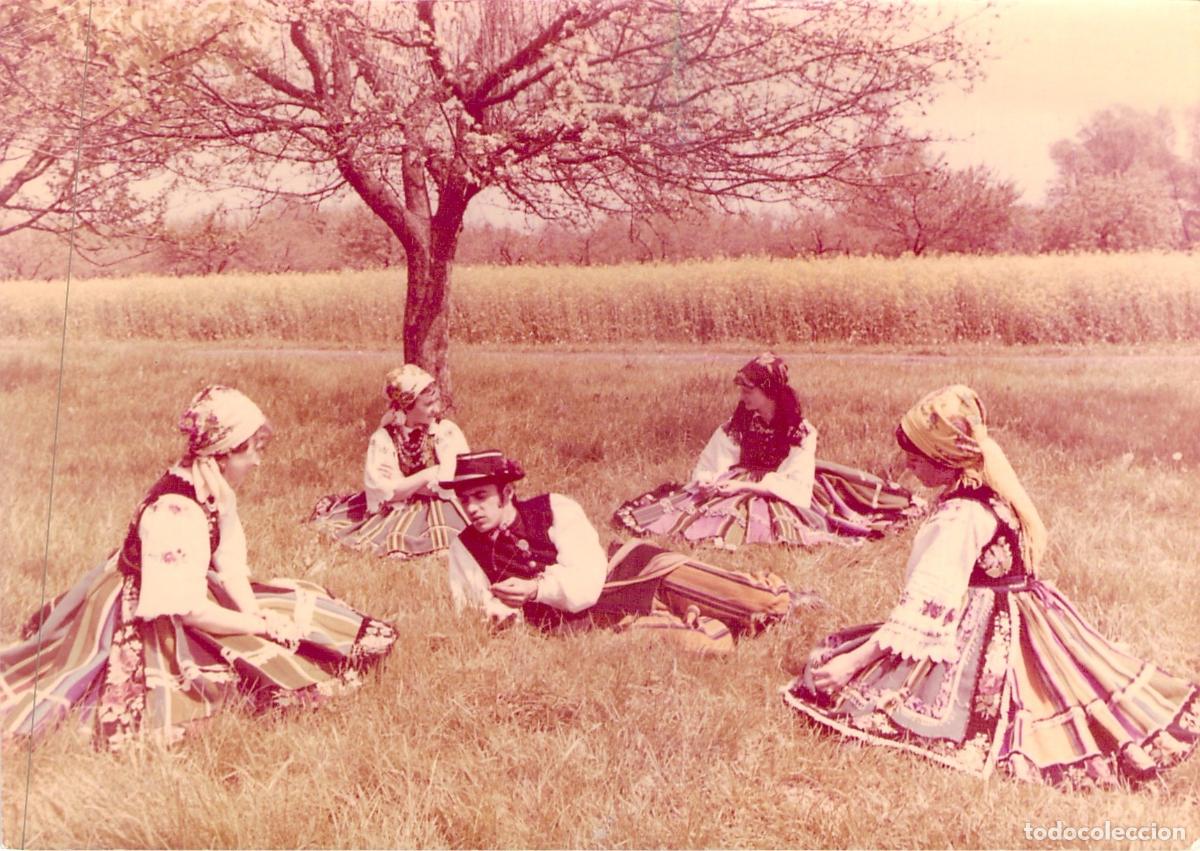 Postales: Postal de J&oacute;venes con Trajes Tradicionales de Łowicz Polonia