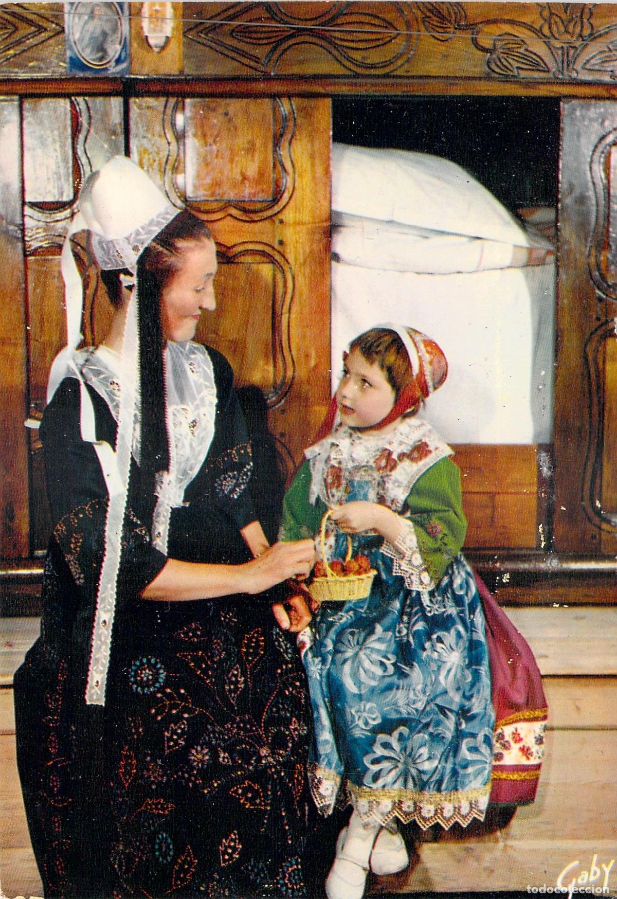 Postales: Postal de Breta&ntilde;a Francia Trajes T&iacute;picos y Cama de Caja Plougastel-Daoulas