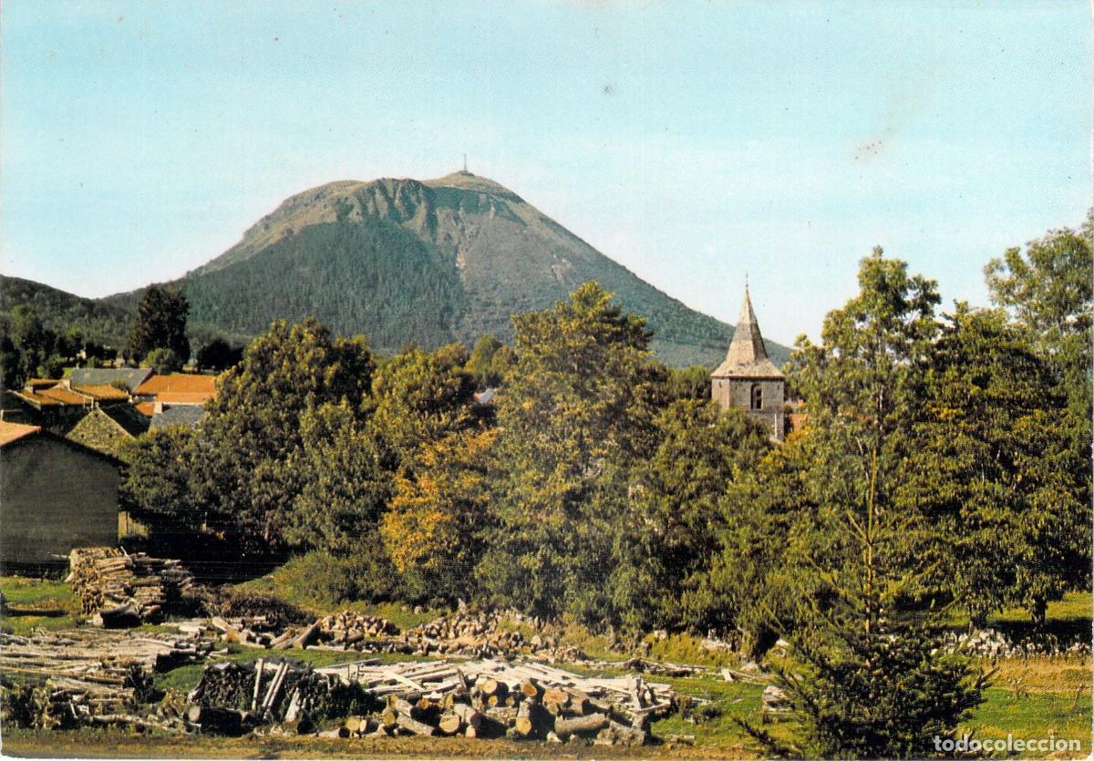 Postales: Postal de Puy de D&ocirc;me y Pueblo de Laschamp, Auvernia, Francia