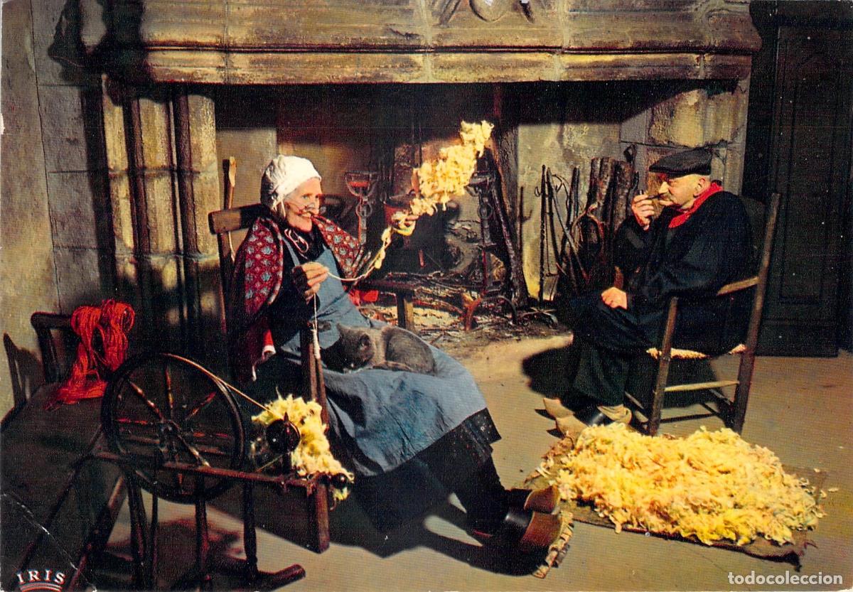 Postcards: Postal de Creuse: Pareja Tradicional Frente a la Chimenea