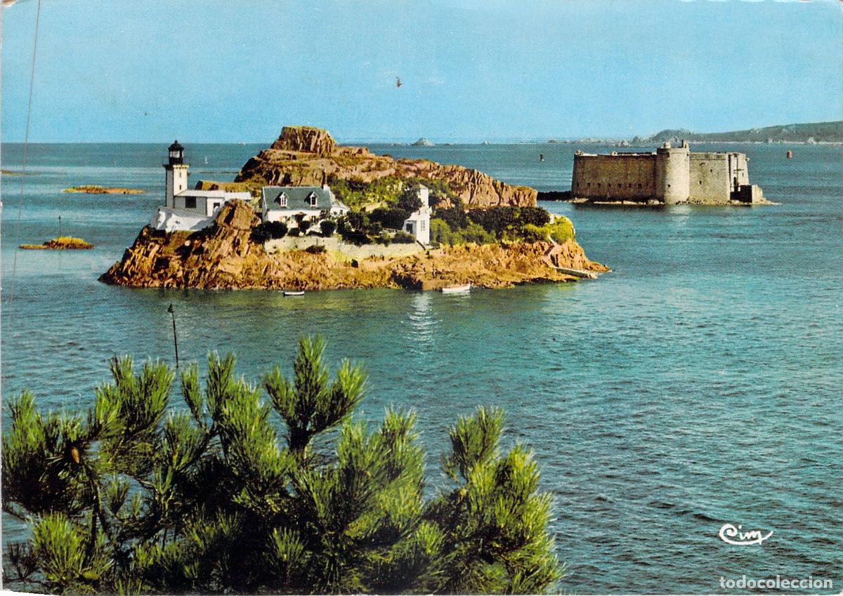 Postcards: Postal de Carantec con la Isla Lou&euml;t y el Castillo del Taureau