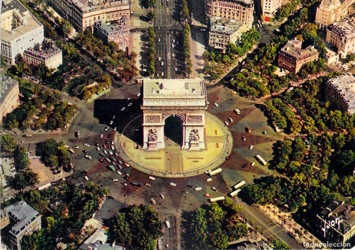 Postales: Postal de vista a&eacute;rea del Arco de Triunfo en Par&iacute;s