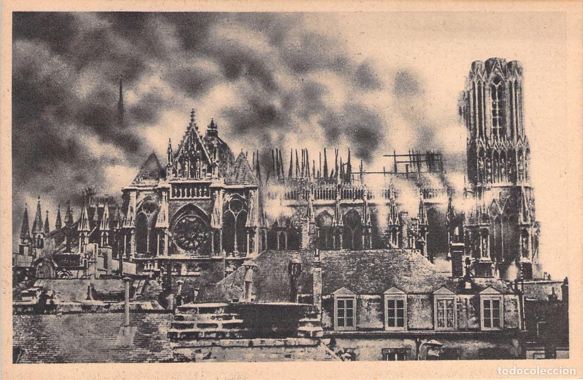 Postales: Postal de la Catedral de Reims durante el bombardeo
