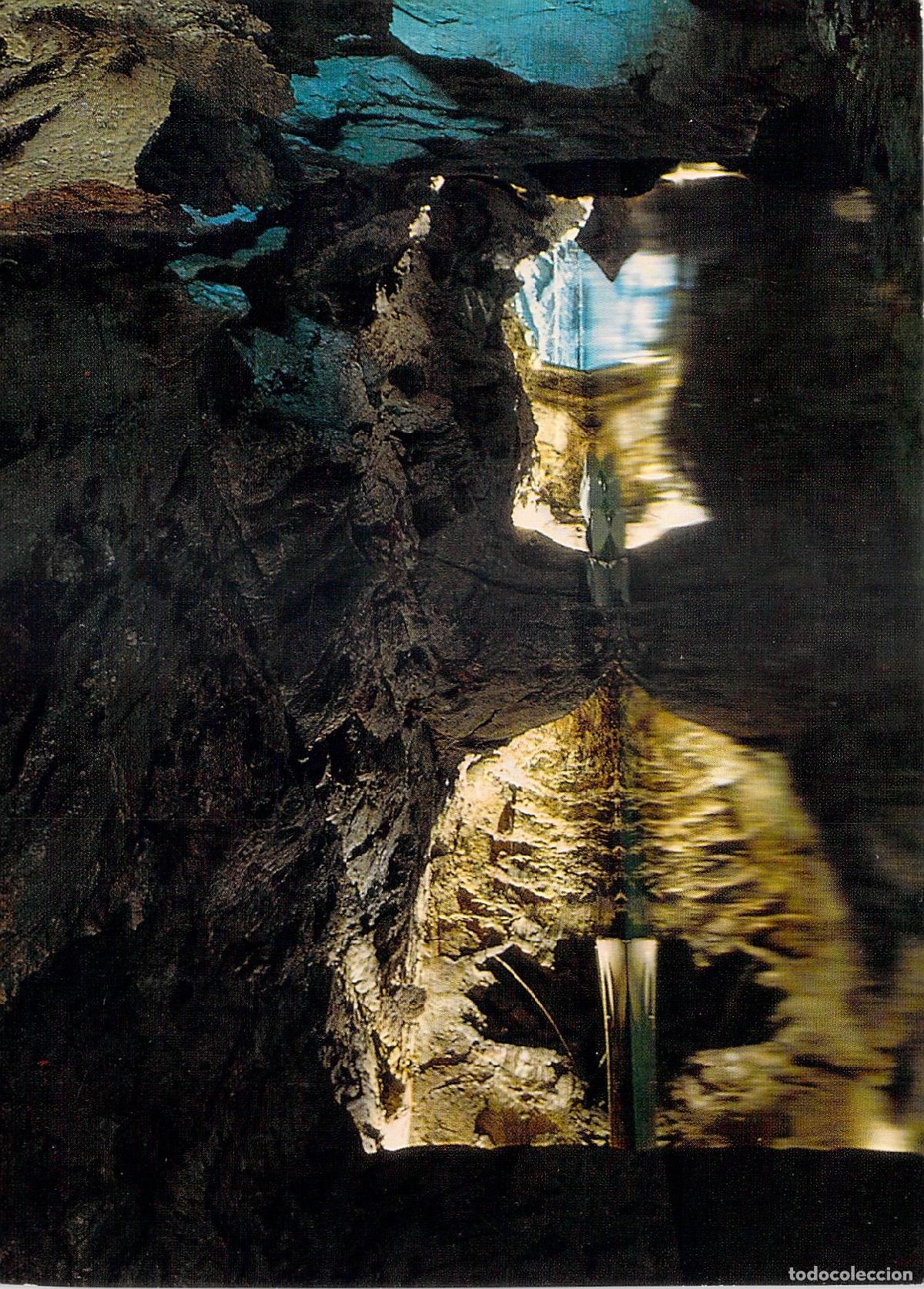 Postales: Postal del Lago Subterr&aacute;neo de St. L&eacute;onard en Valais Suiza
