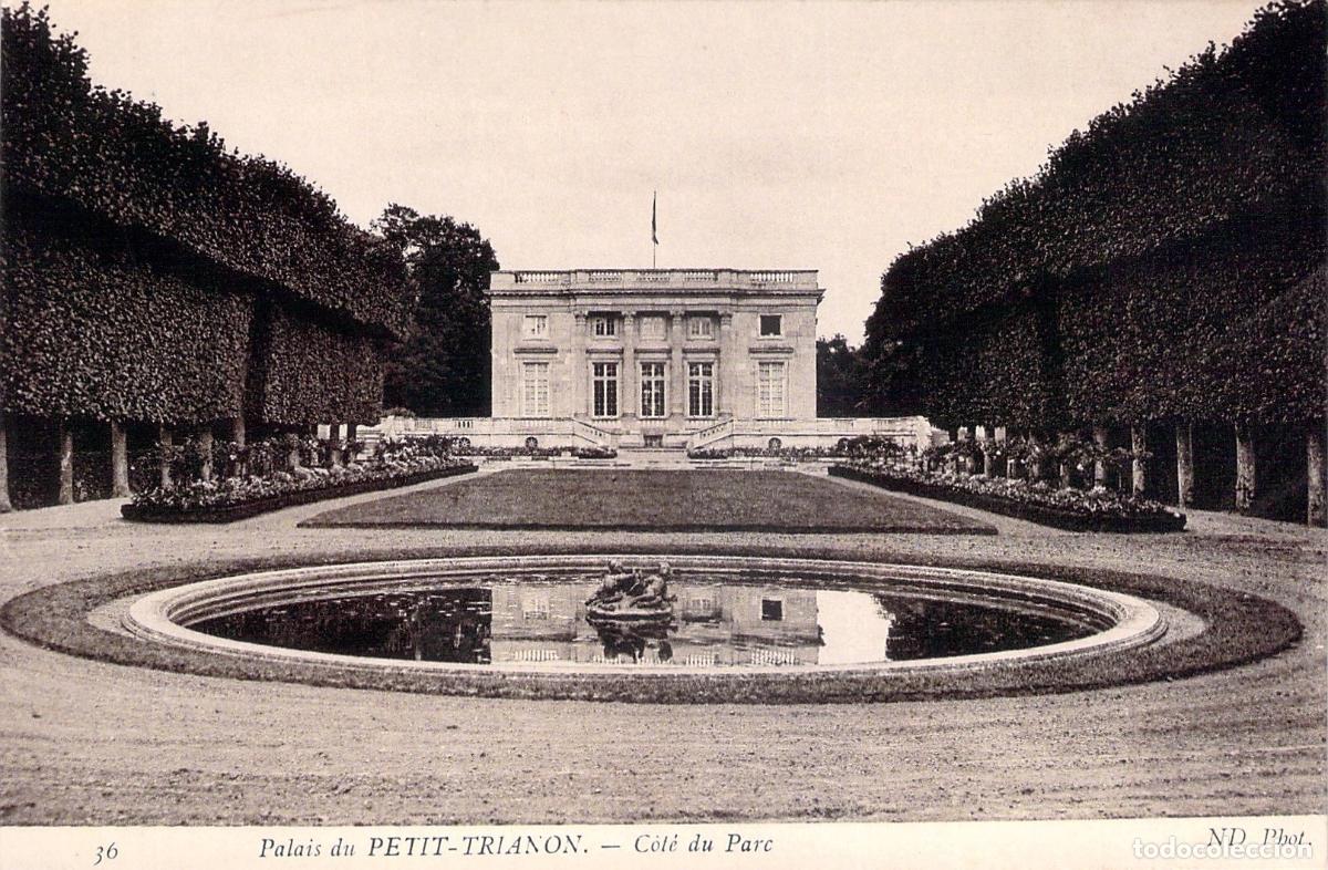 Postales: Postal Palacio del Petit Trianon desde el Parque Versalles Francia