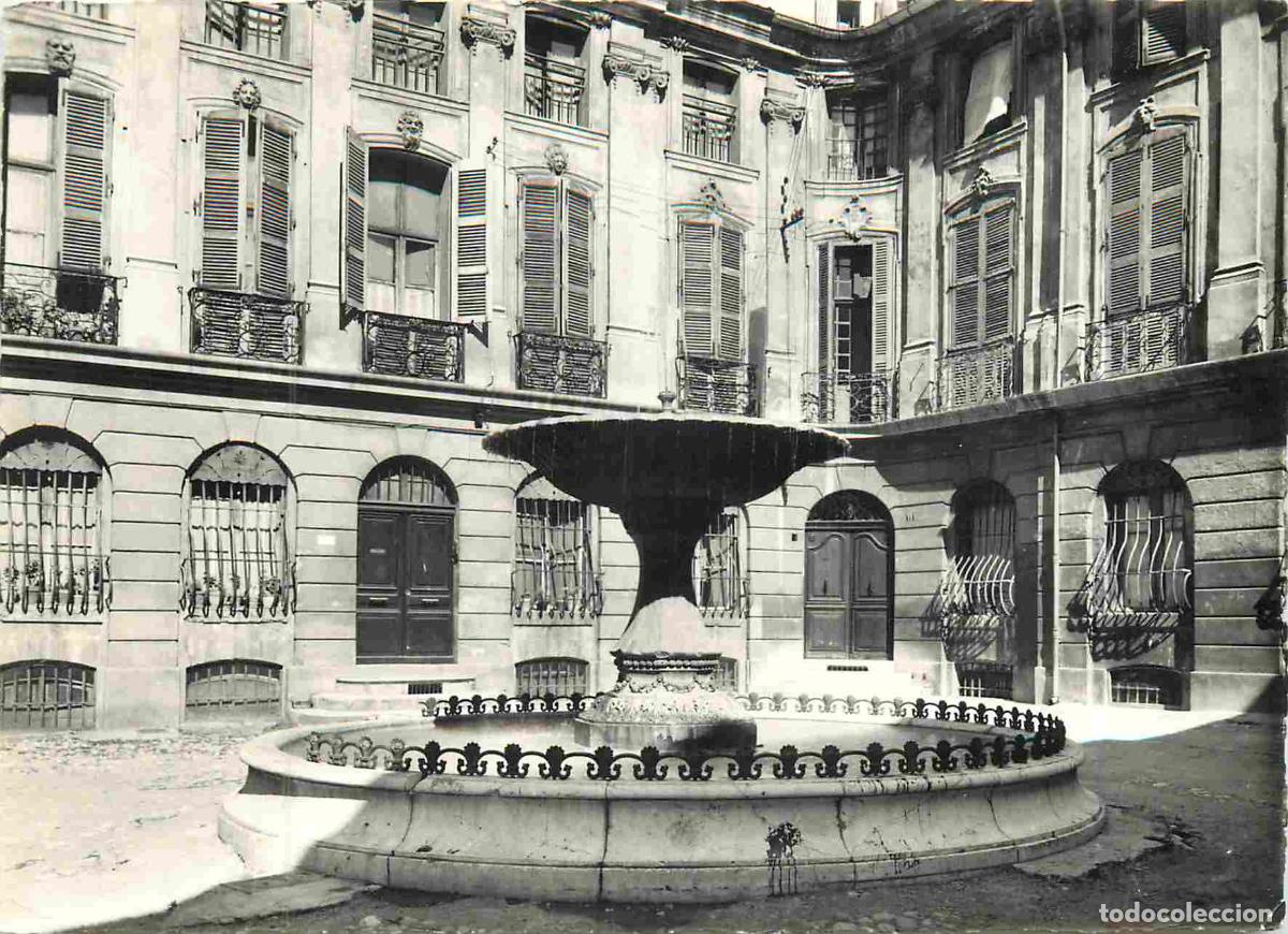 Cartes Postales: Francia - Carte Postale - 13 - Aix-en-provence - Fontaine et place d'albertaz - anciens h&ocirc;tels - Men