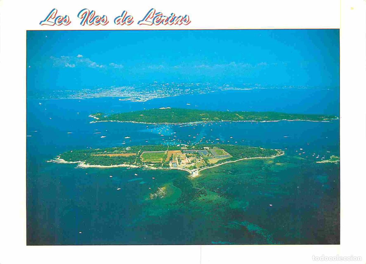 Postcards: Francia - Carte Postale - 06 - Cannes - Les Iles de L&eacute;rins au fond Cannes - vue a&eacute;rienne - CPM - Voi