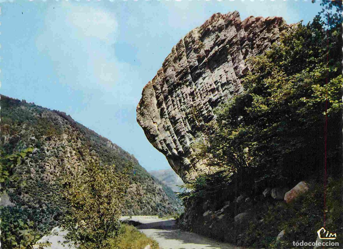 Postcards: Francia - Carte Postale - 06 - Vall&eacute;e des Merveilles - Rocher situ&eacute; sur la route d 51 entre st-dalma