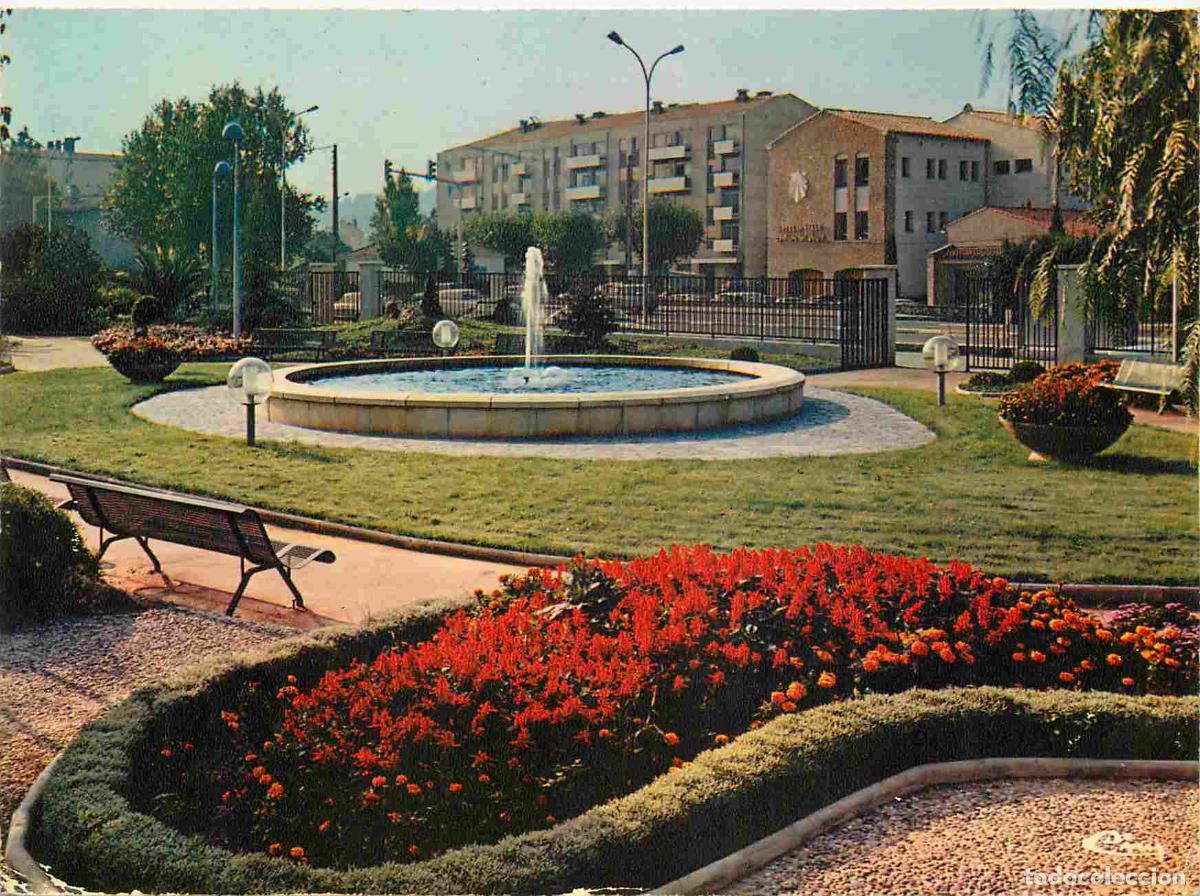 Cartes Postales: Francia - Carte Postale - 83 - Six-fours-les-plages - Le jardin public et la mairie - CPM - Voir Sca