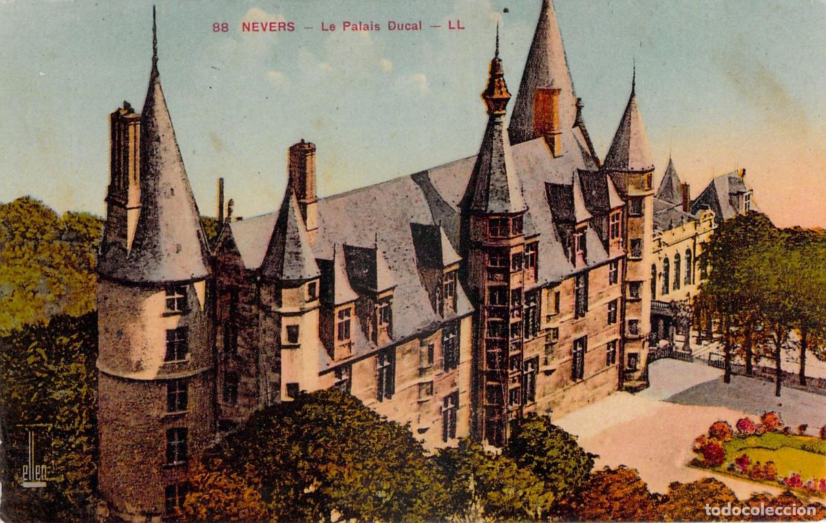 Postcards: Postal del Palacio Ducal en Nevers Francia