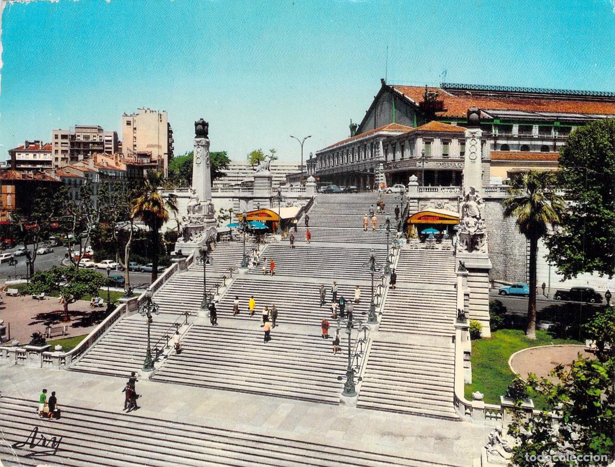 Postkarten: Postal de la Escalinata Monumental de la Estaci&oacute;n Saint-Charles en Marsella