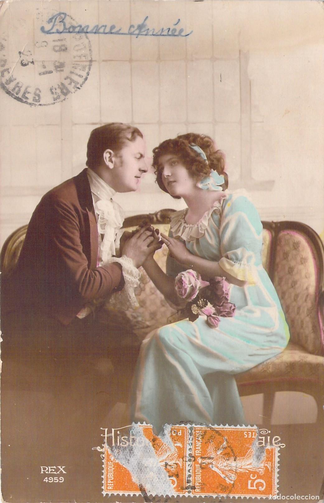 Postales: Postal de Felicitaci&oacute;n de A&ntilde;o Nuevo con Pareja Rom&aacute;ntica