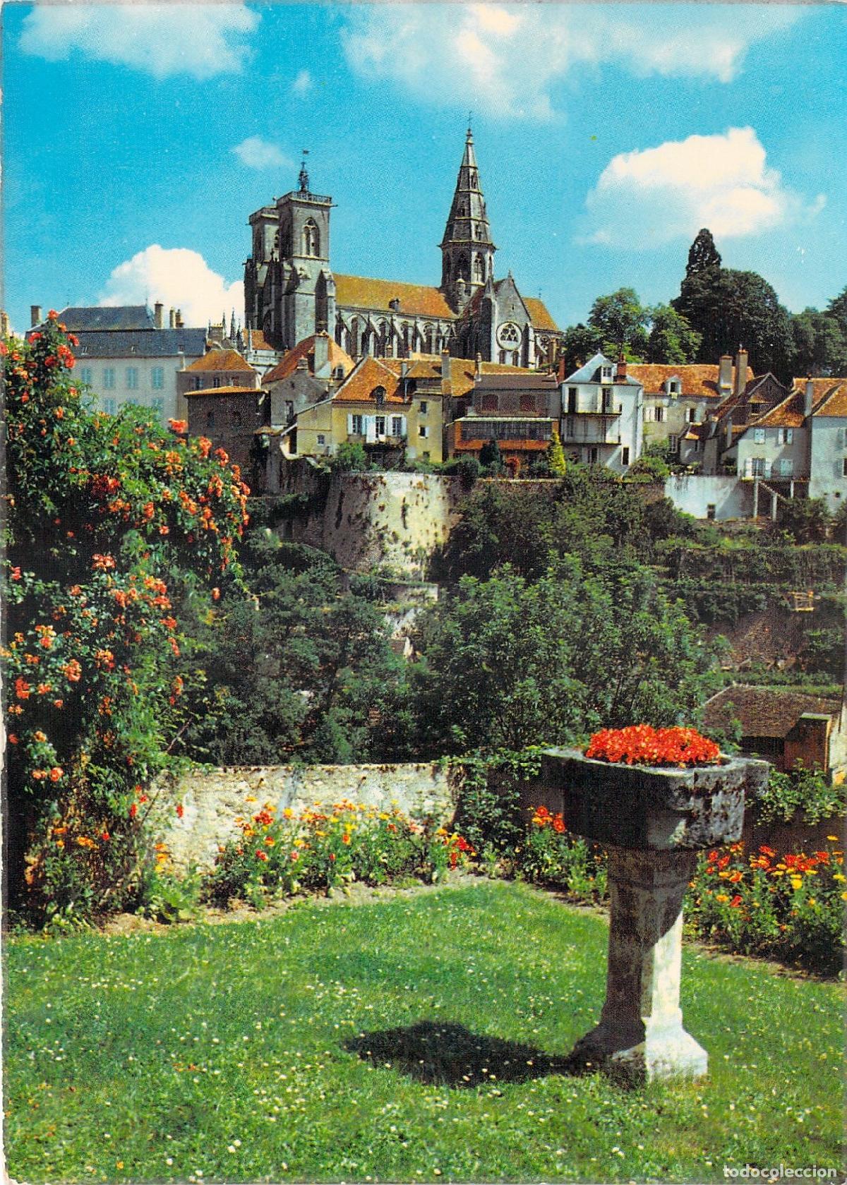 Postcards: Postal de Semur-en-Auxois, La Colegiata desde los Jardines, Francia