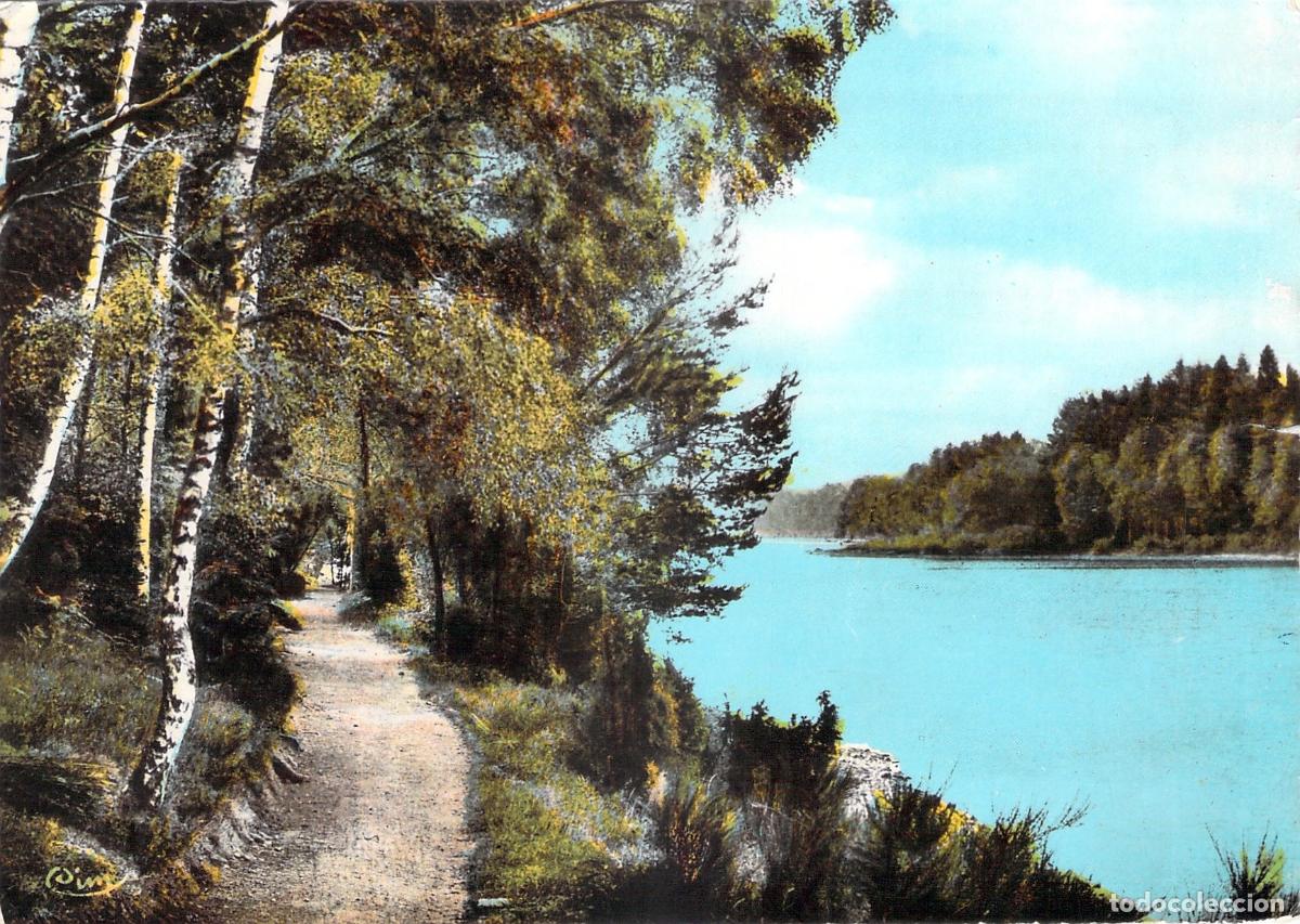 Postales: Postal de Les Settons y el Hermoso Lago en Ni&egrave;vre, Francia