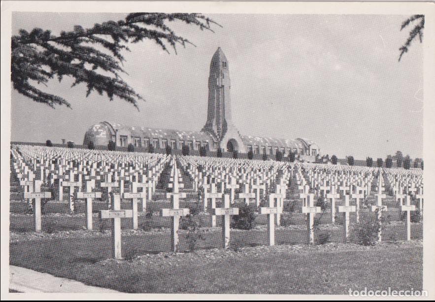 Postales: FRANCIA, DOUAUMONT, EL OSARIO Y CEMENTERIO - MEMORIAL VERDUN - S/C