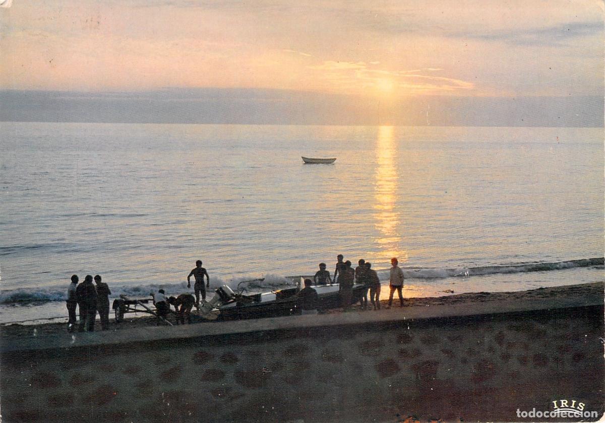 Postales: Postal de Saint-Palais-sur-Mer Atardecer y Pescadores en la Playa