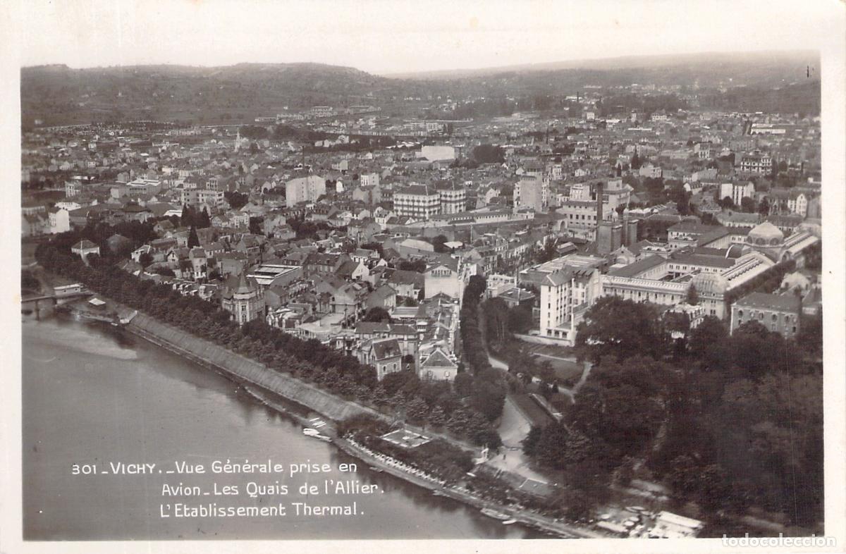 Postales: Postal de Vista A&eacute;rea de Vichy, Muelles de Allier y Establecimiento Termal