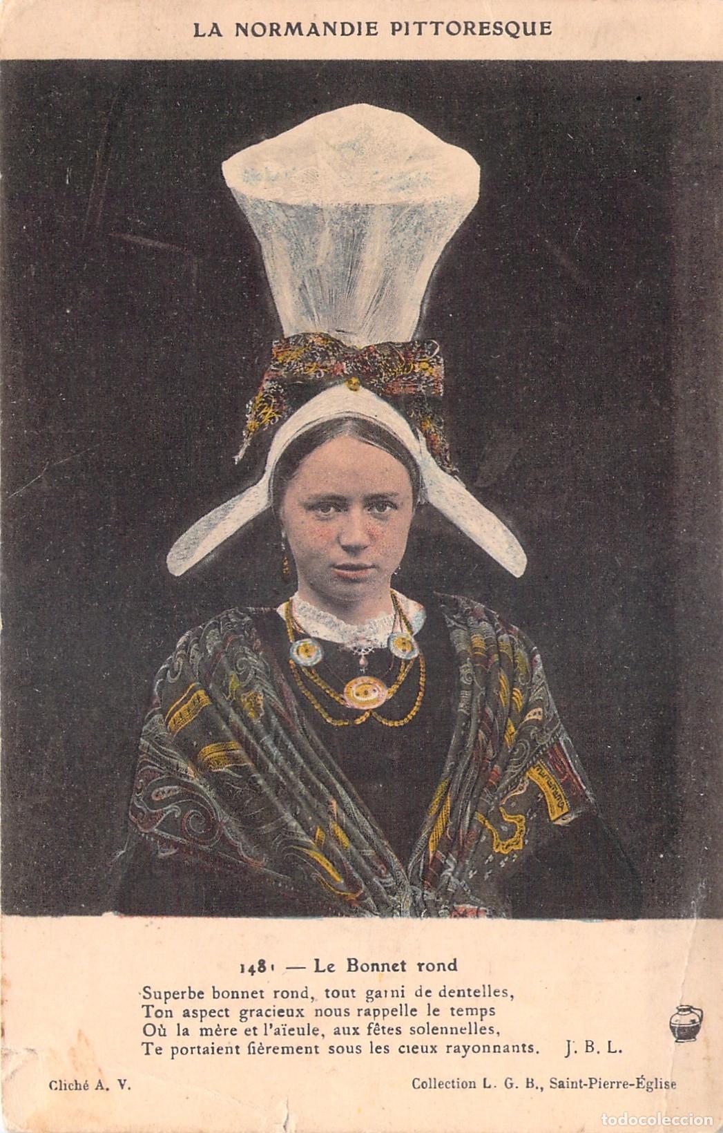 Postales: Postal de Mujer con Sombrero Tradicional de Normand&iacute;a Bonnet Rond