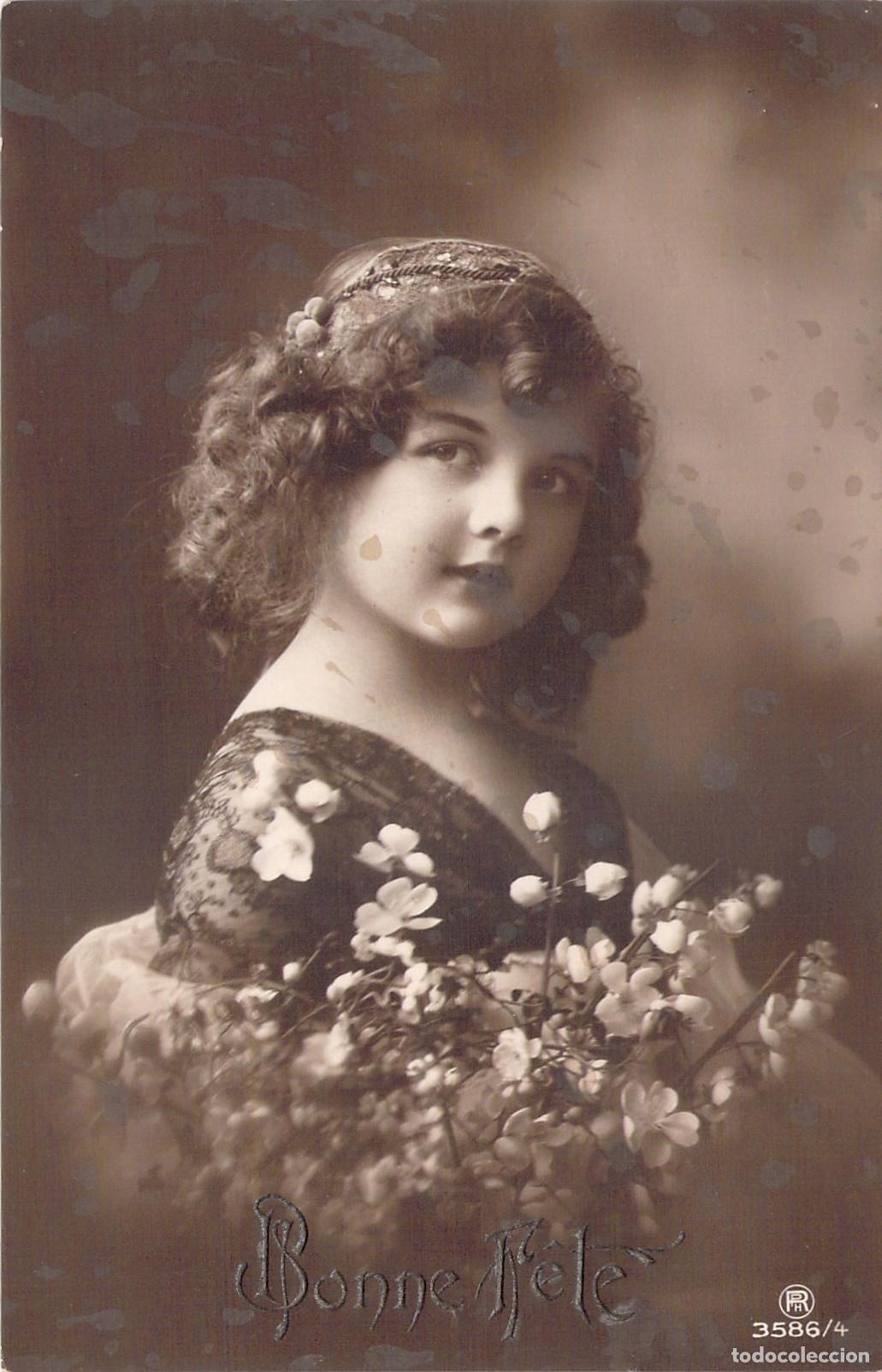 Postales: Postal Francesa de Felicitaci&oacute;n Retrato de Ni&ntilde;a con Flores