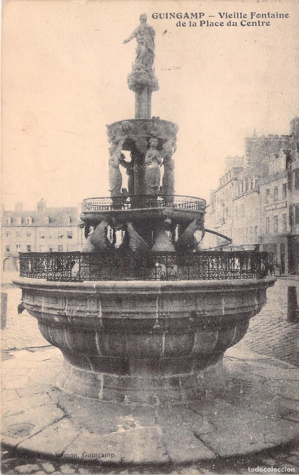 Postales: Postal de la Vieja Fuente en la Plaza del Centro de Guingamp