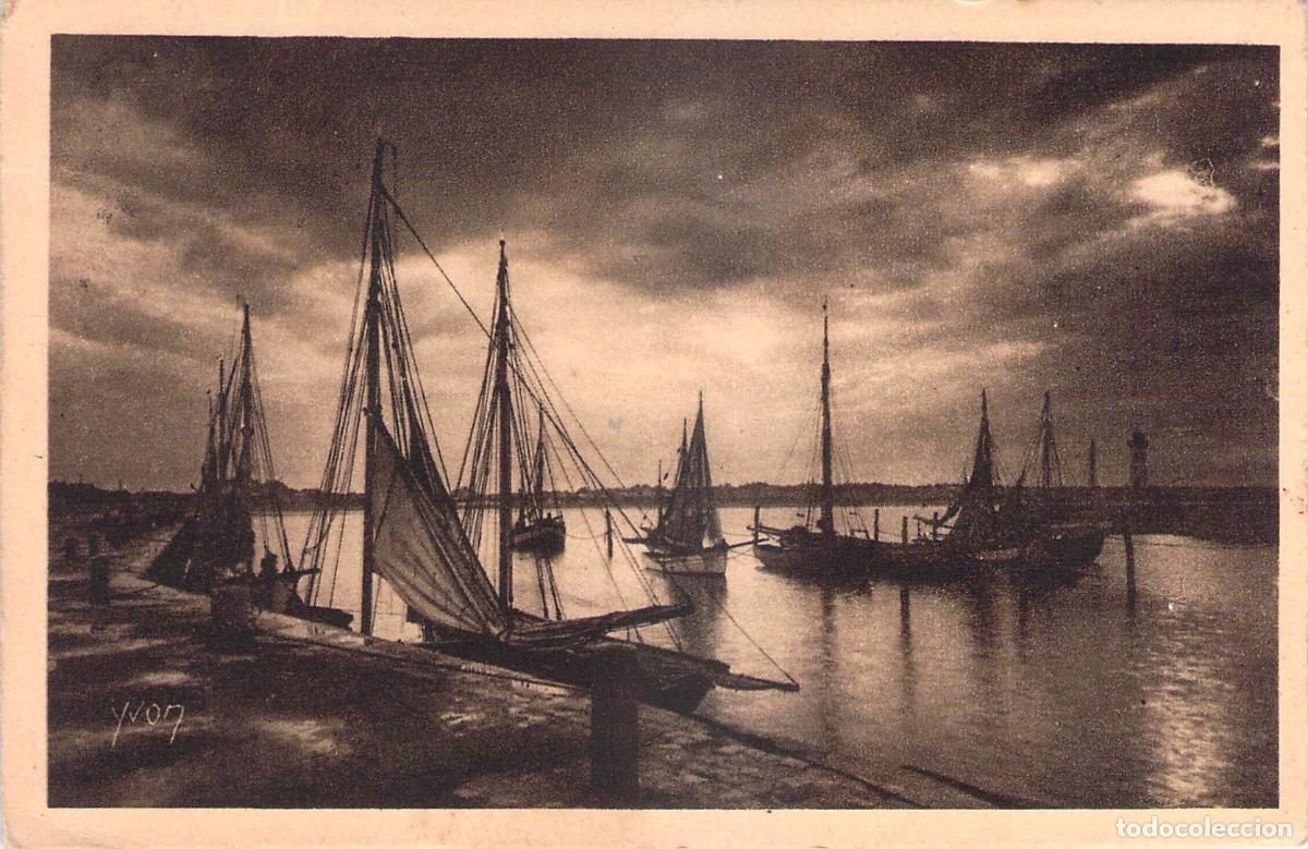 Postales: Postal del Puerto de Royan en un Atardecer de Tormenta, Francia