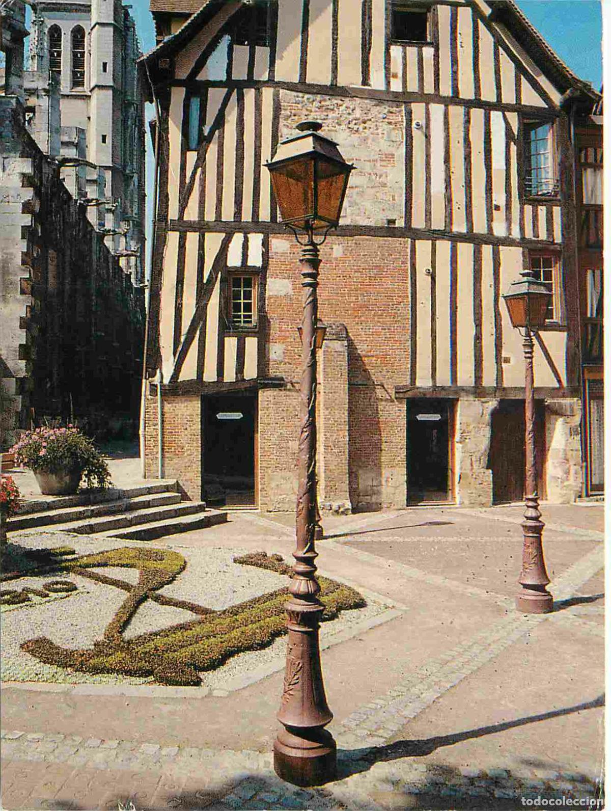 Postales: Francia - Carte Postale - 27 - Pont-Audemer - Place st-Ouen - CPM - Etat froissures - Voir Scans Rec