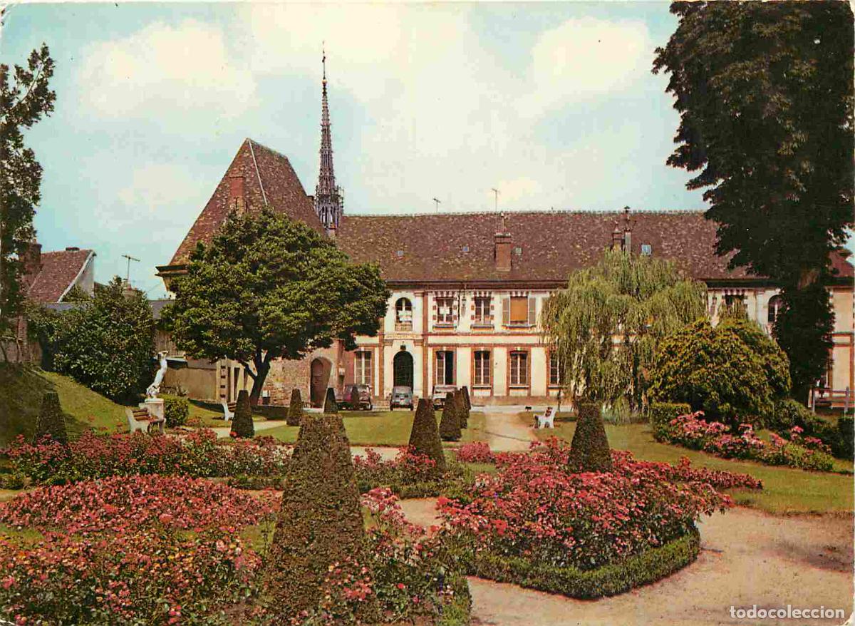 Cartoline: Francia - Carte Postale - 27 - Conches - L'h&ocirc;tel de ville et les jardins - CPM - Voir Scans Recto-Ve