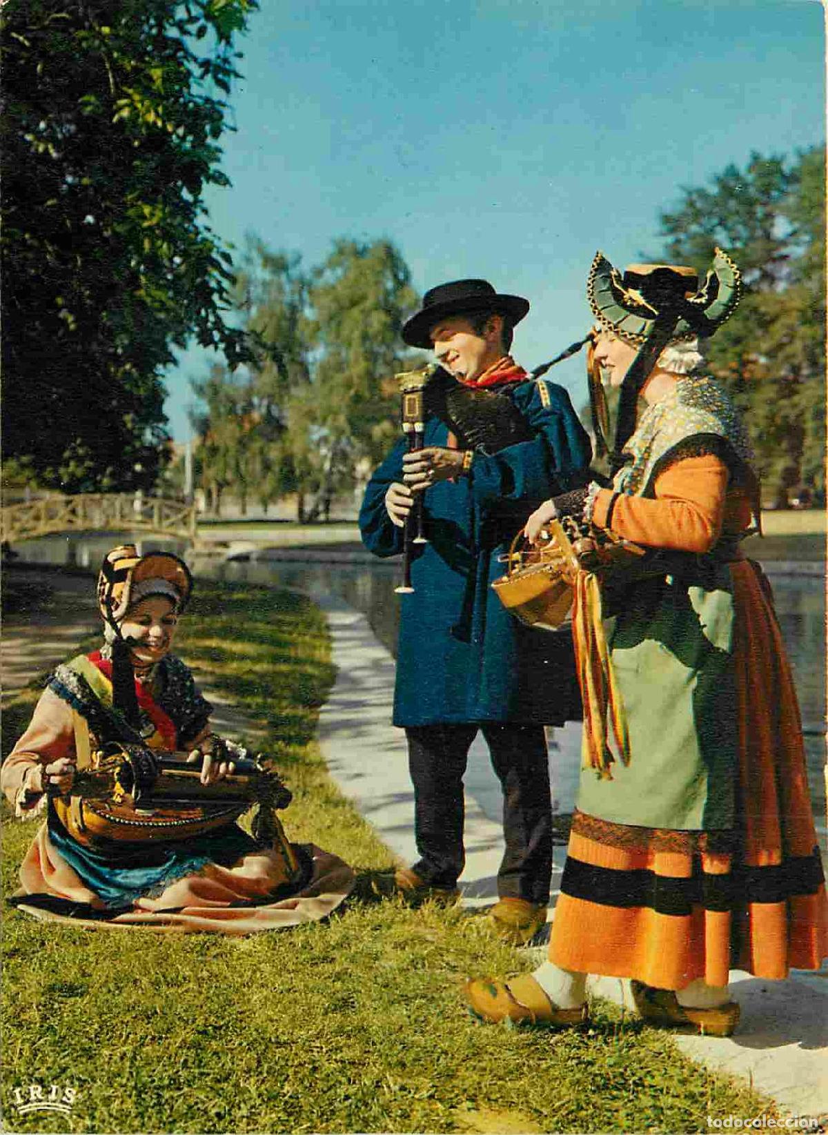 Postcards: Francia - Carte Postale - 03 - Montlu&ccedil;on - Troubadours montlu&ccedil;onnais ma&icirc;tres sonneurs du bourbonnais