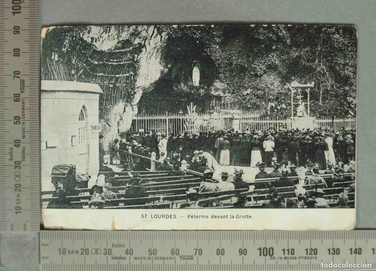 Postales: POSTAL. Lourdes - P&egrave;lerins devant la Grotte