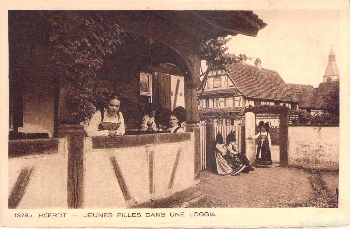 Postales: Postal Hoerdt Alsacia J&oacute;venes con Trajes Tradicionales en una Logia
