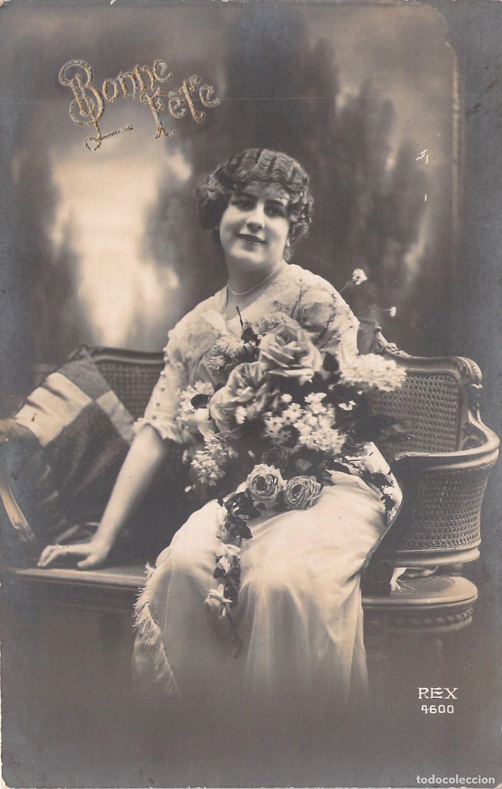 Postales: Postal Francesa Bonne F&ecirc;te con Retrato de Mujer y Ramo de Flores