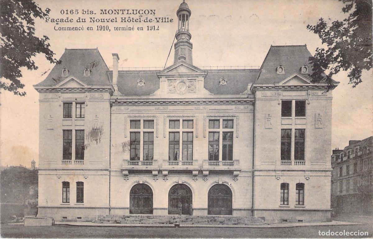 Postkarten: Postal de la Fachada del Nuevo Ayuntamiento de Montlu&ccedil;on