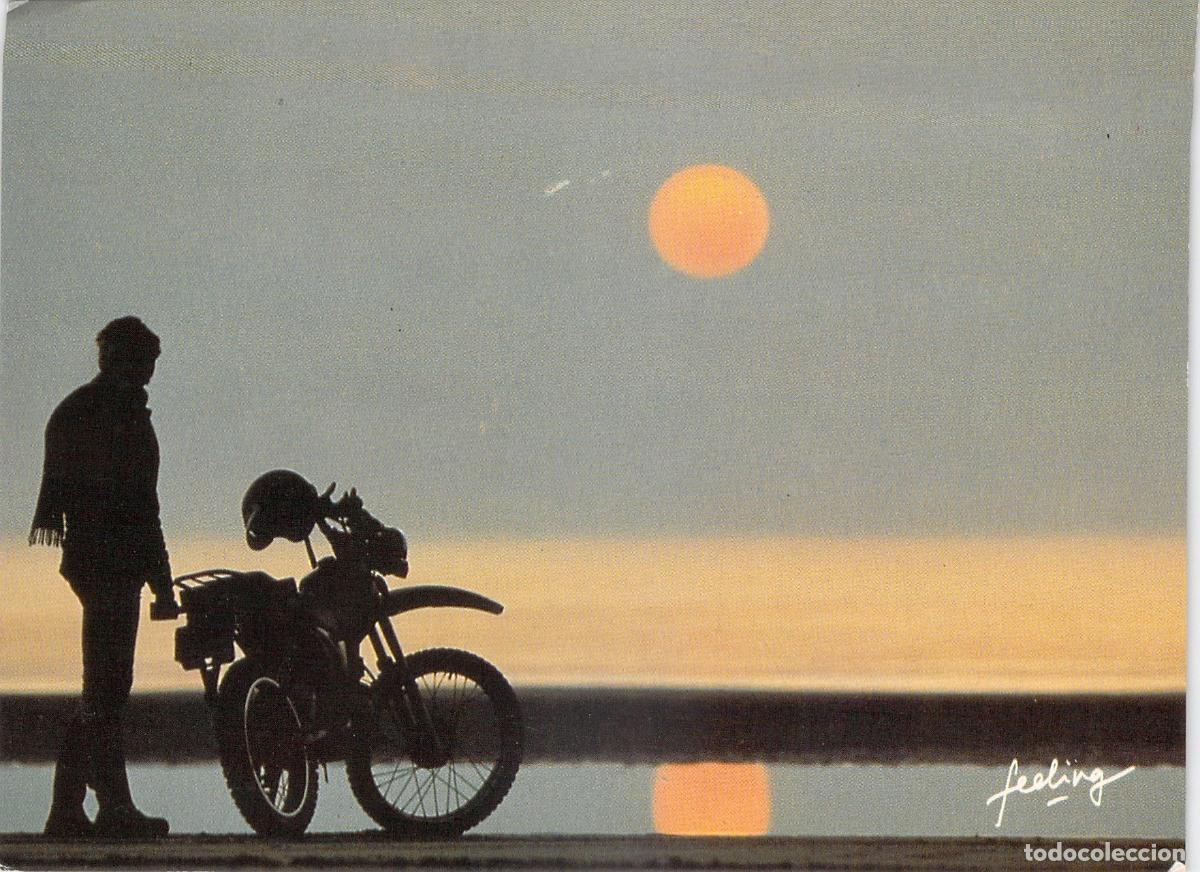 Postales: Postal Rally Paris-Dakar Silueta de Moto al Atardecer