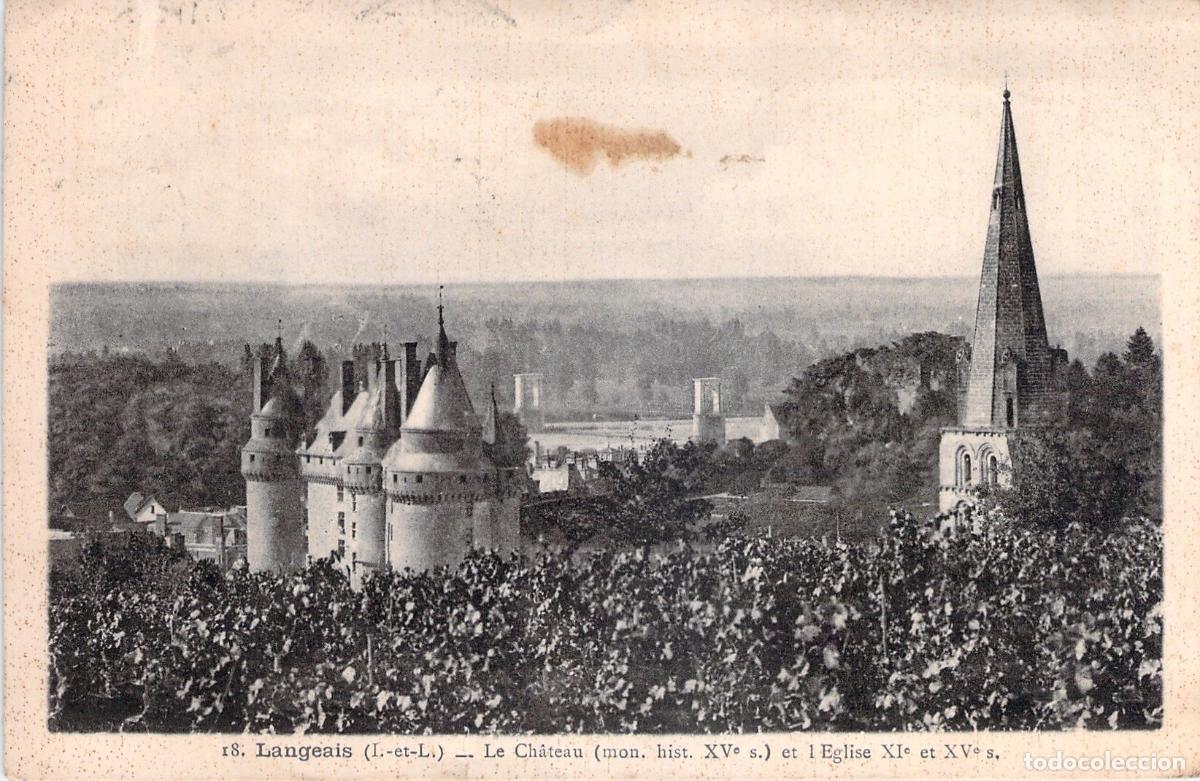 Postales: Postal del Castillo de Langeais y la Iglesia en Indre-et-Loire
