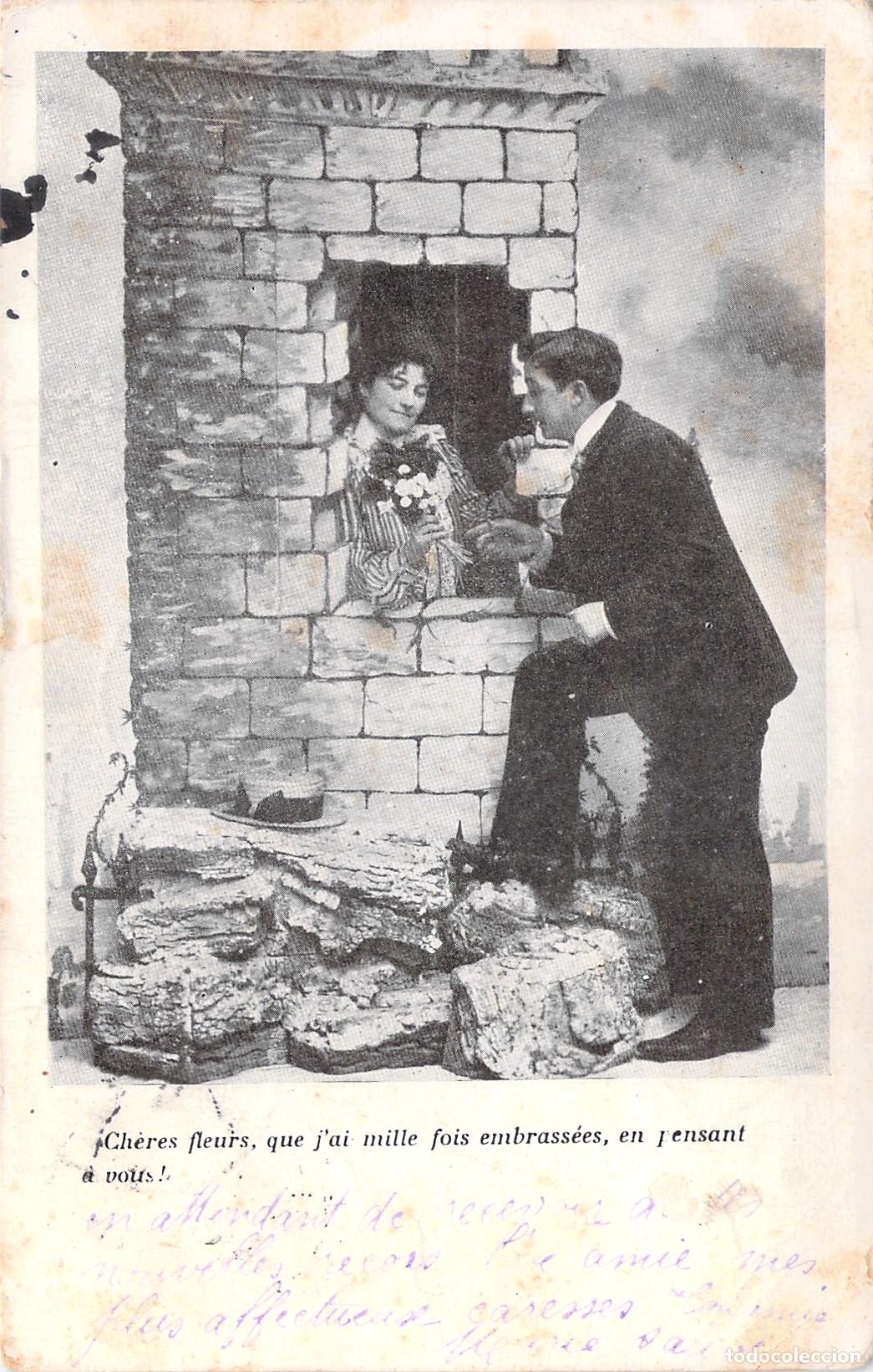 Postales: Tarjeta Postal Rom&aacute;ntica de Pareja con Flores