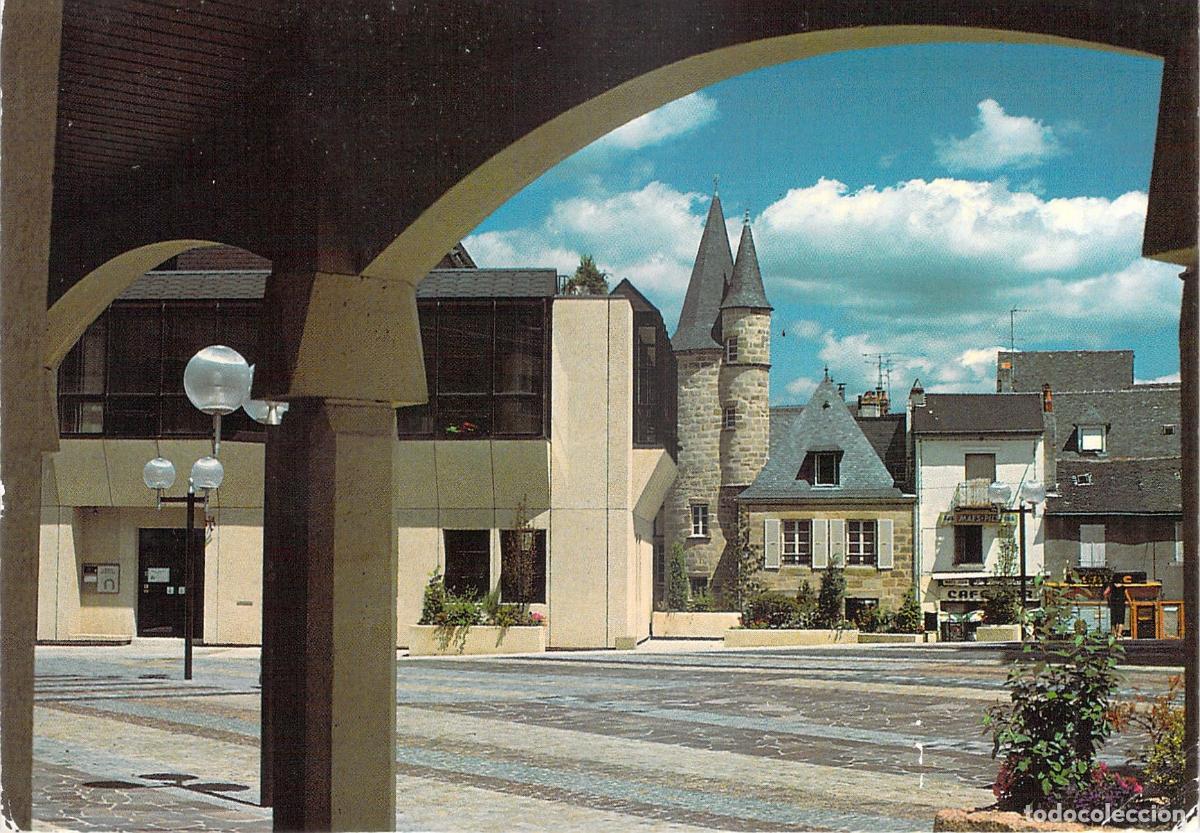 Postales: Postal de Brive-la-Gaillarde, Place Jean Marie Dauzier y Maison Treilhard