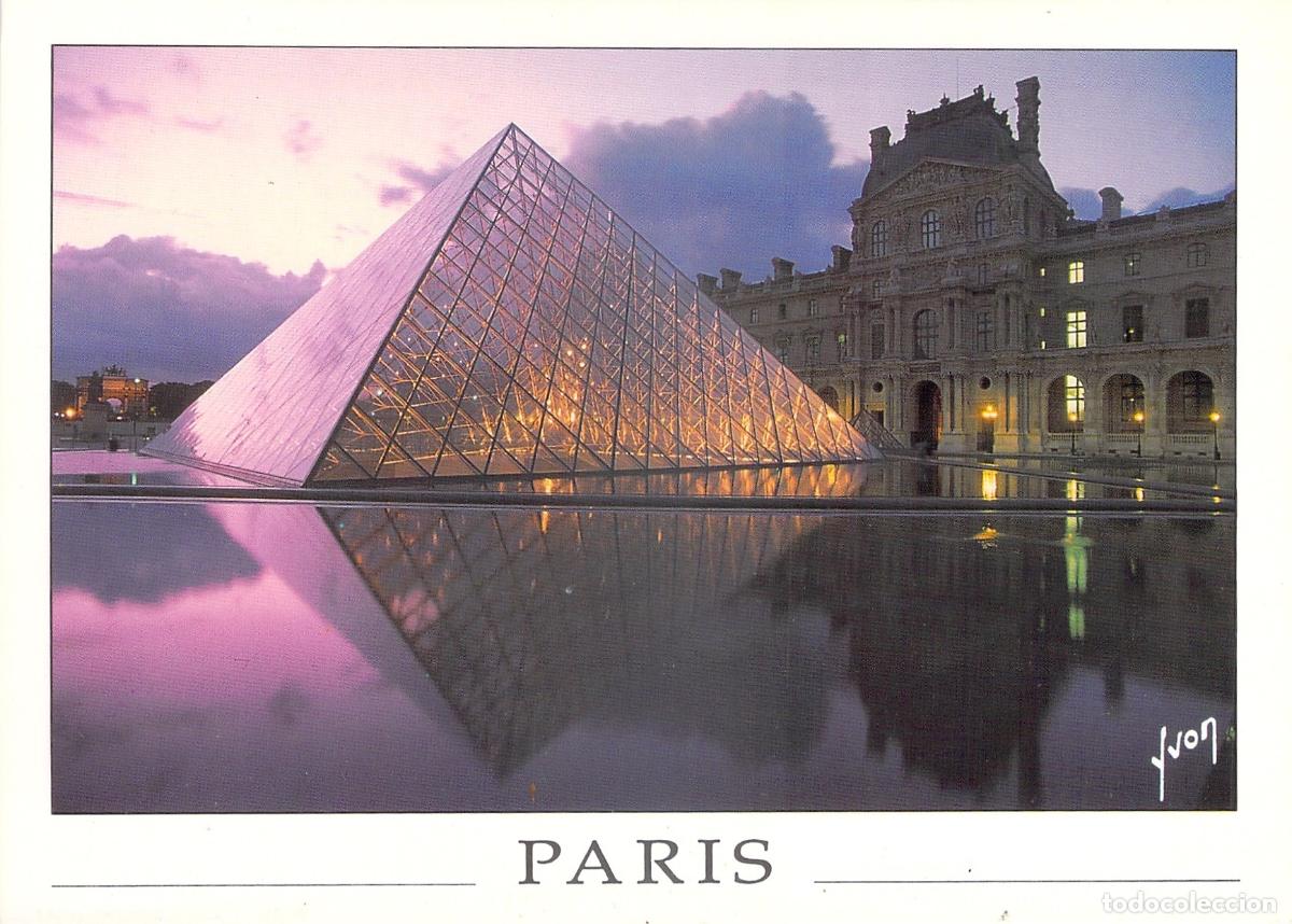 Postales: Postal de Par&iacute;s con la Pir&aacute;mide del Louvre Iluminada de Noche