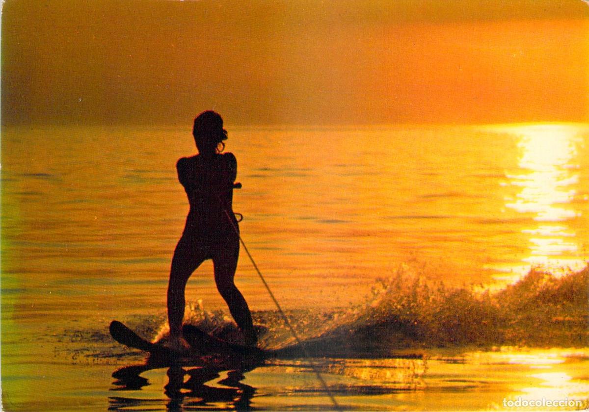 Postales: Postal de Esqu&iacute; Acu&aacute;tico al Atardecer en Silueta