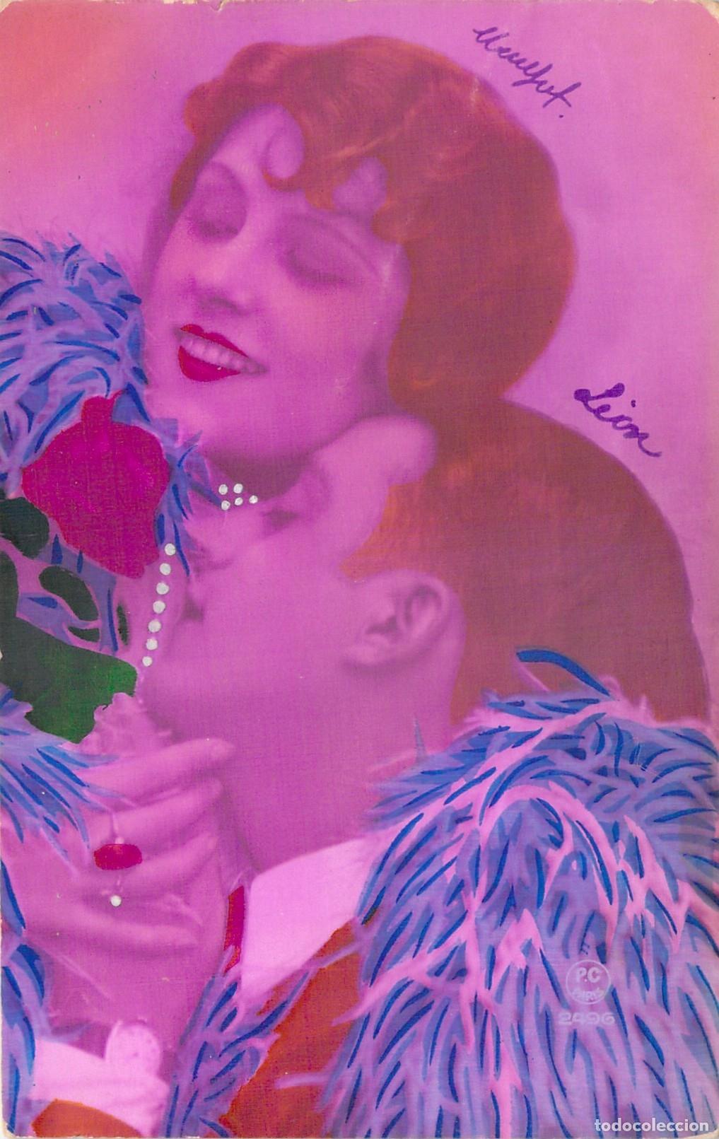 Postales: Postal Francesa de Pareja Rom&aacute;ntica con Boas de Plumas