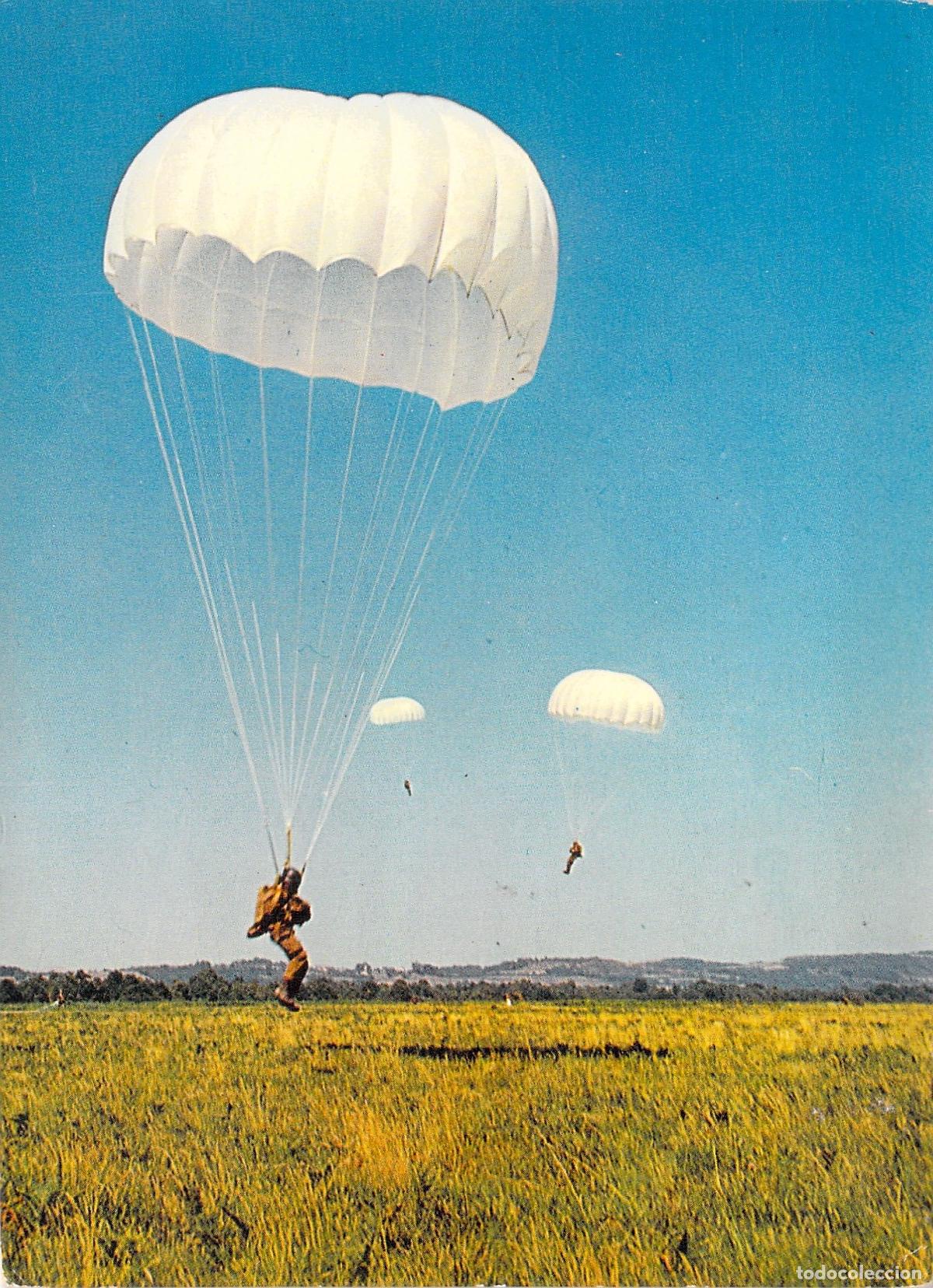 Postales: Postal de Paracaidista Militar en Descenso en Camp de Ger