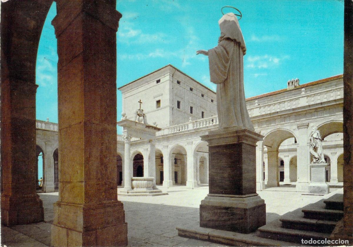 Postales: Postal Claustro de la Abad&iacute;a de Montecassino Italia