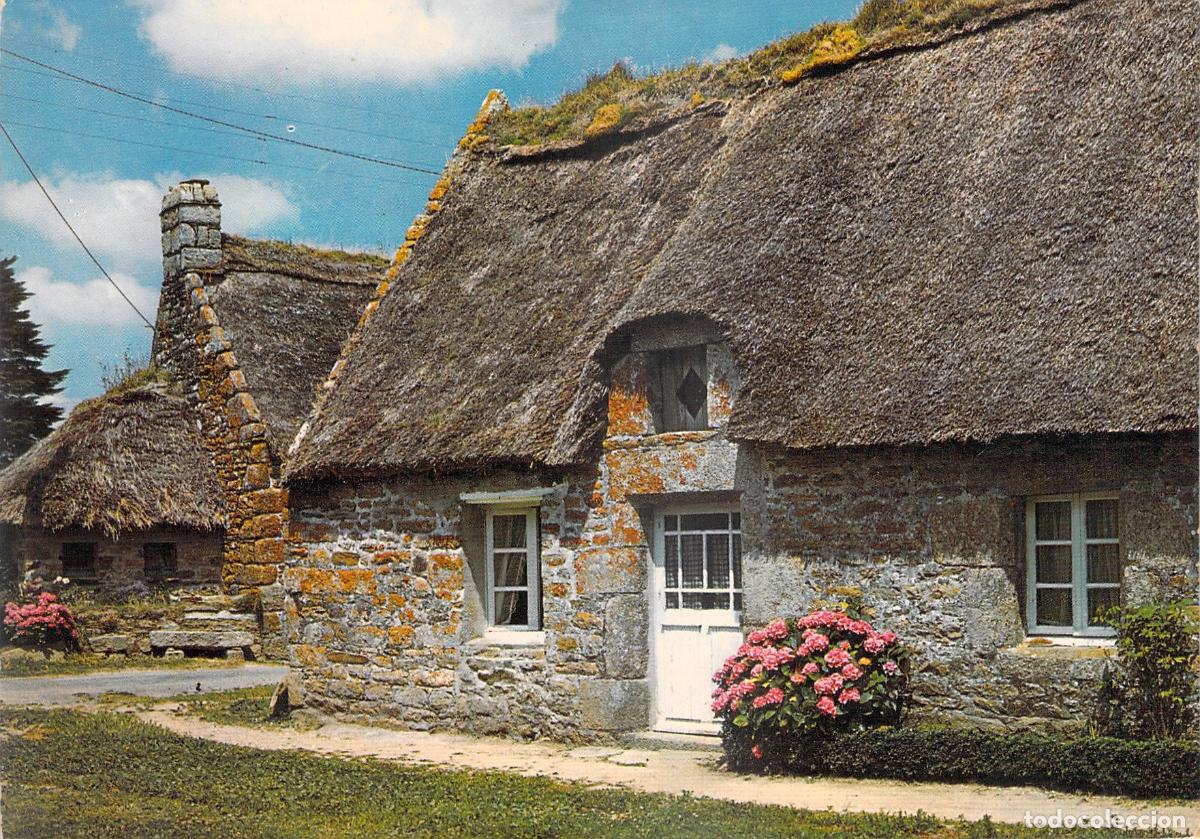 Postales: Postal de Choza de Paja Tradicional en Breta&ntilde;a Francia
