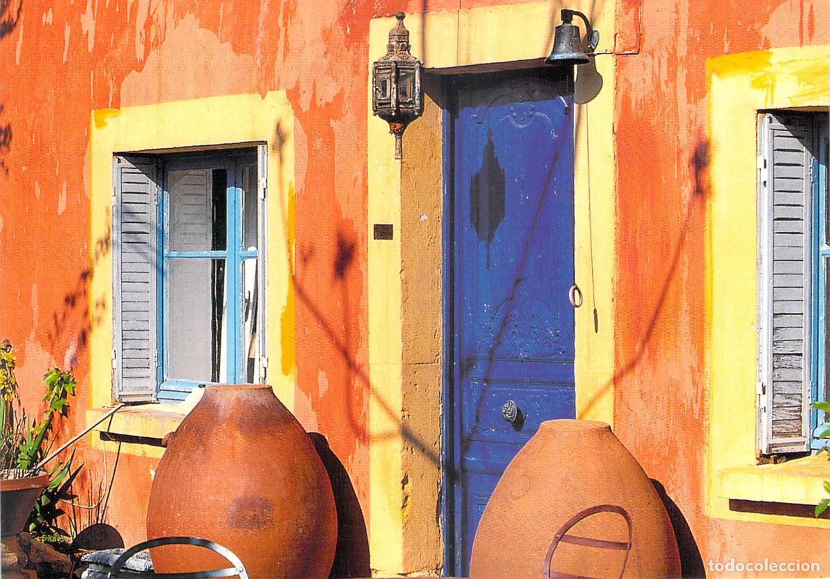 Postales: Postal Fachada de Casa Provenzal con Puerta Azul y Vasijas