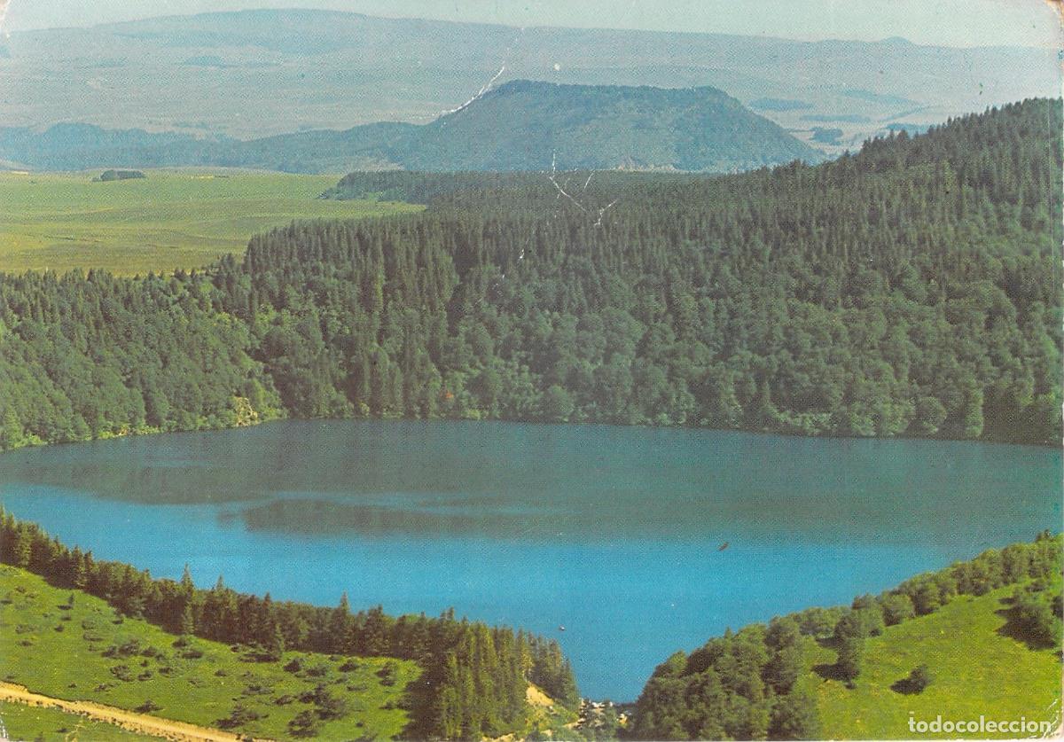 Postales: Postal de Lac Pavin en la Regi&oacute;n de Auvergne Francia