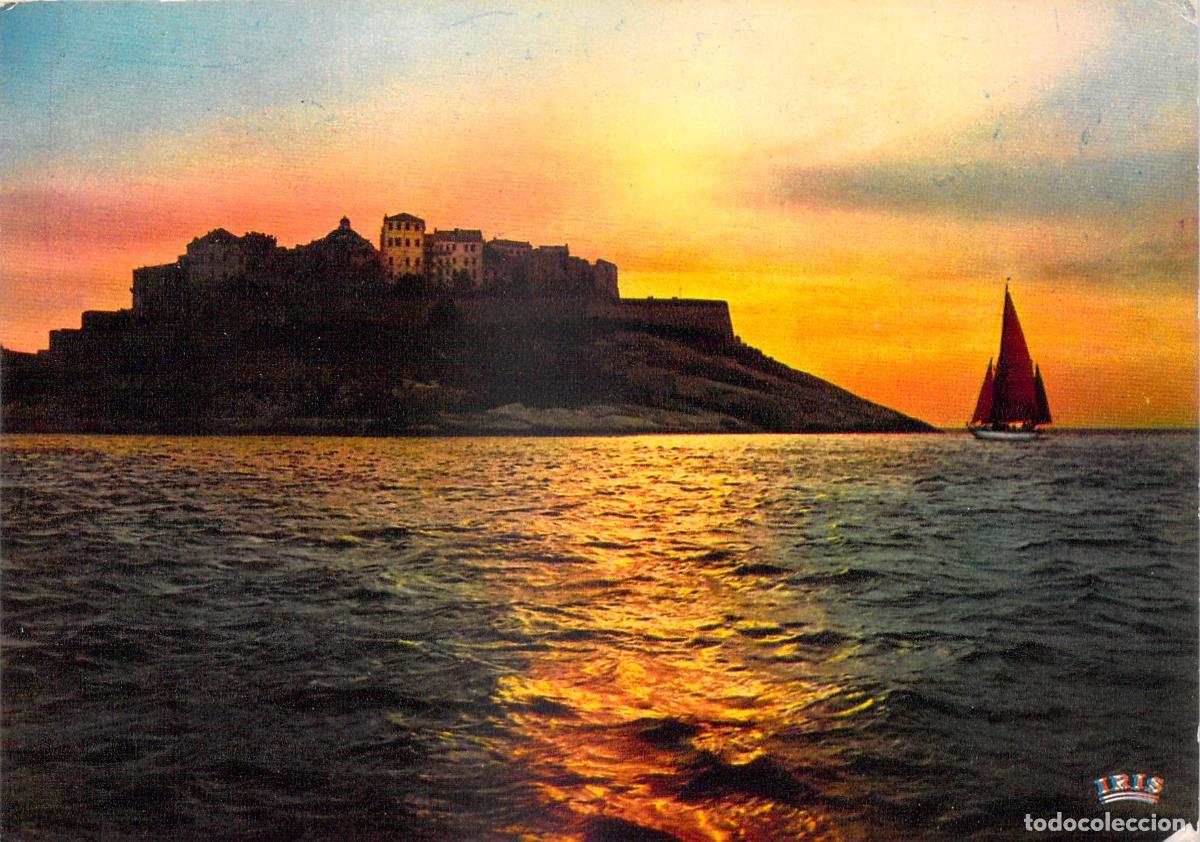 Postales: Postal de Calvi, C&oacute;rcega: Ciudadela y Velero al Atardecer