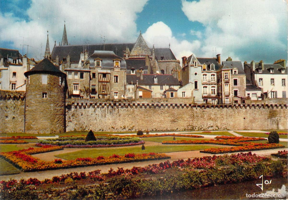 Postales: Postal de Vannes - Los Baluartes y la Catedral, Breta&ntilde;a