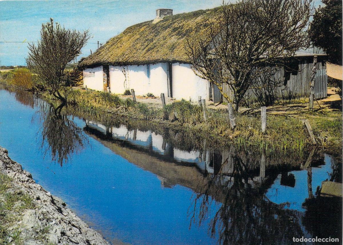 Cartes Postales: Postal de Caba&ntilde;a Tradicional Bourine con Reflejo en Canal, Francia