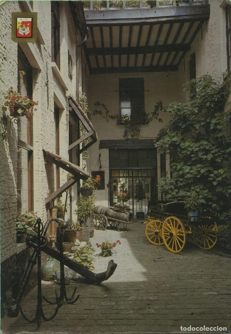 Postales: N&ordm; 123/122-AMBERES. B&eacute;lgica. La &rdquo;mano de oro&rdquo;. Patio interior. Sin circular. EDICIONES FISA